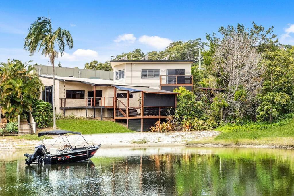 Amelia On Acanthus Villa Gold Coast Exterior photo